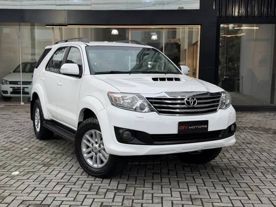 TOYOTA HILUX SW4 3.0 SRV 4X4 16V TURBO INTERCOOLER DIESEL 4P AUTOMÁTICO TOYOTA HILUX SW4 3.0 SRV 4X4 16V TURBO INTERCOOLER DIESEL 4P AUTOMÁTICO